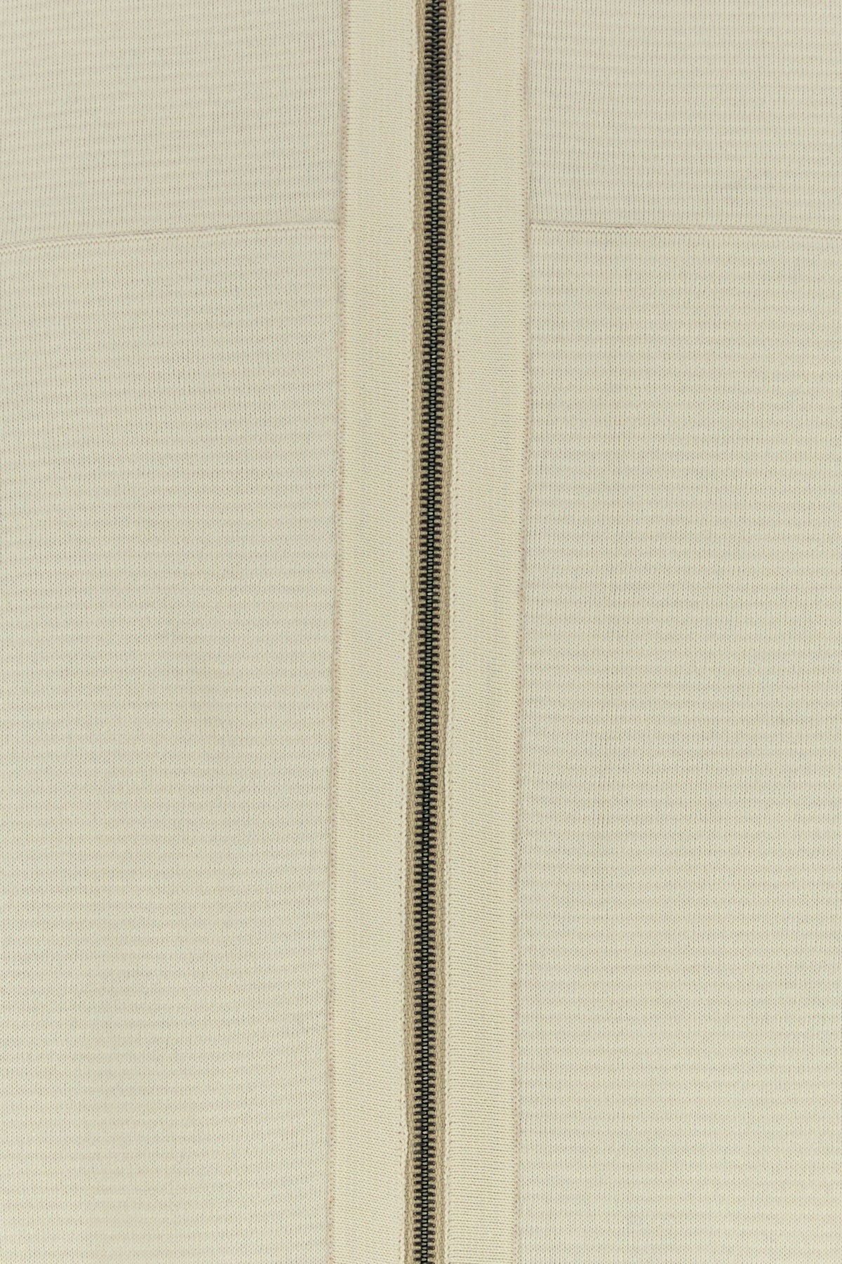 2000017773988_6