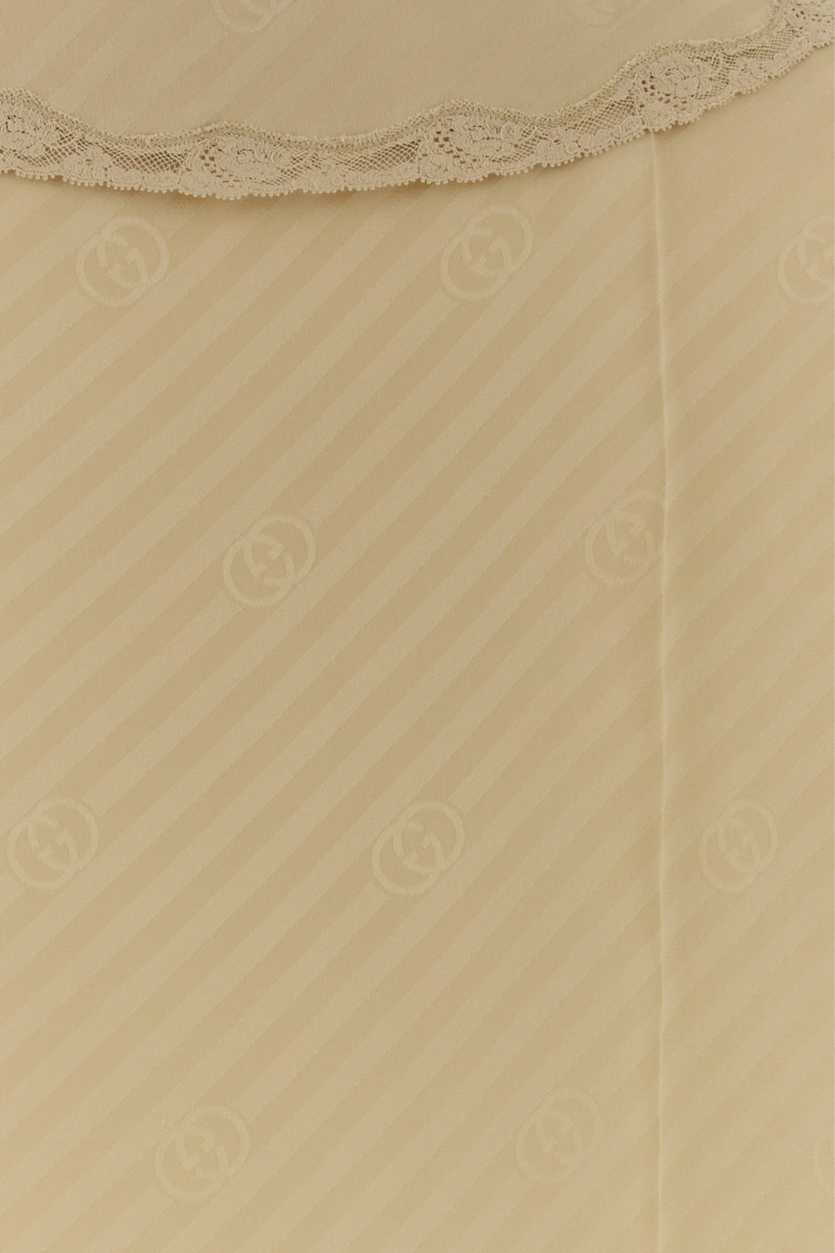 2000018100776_5