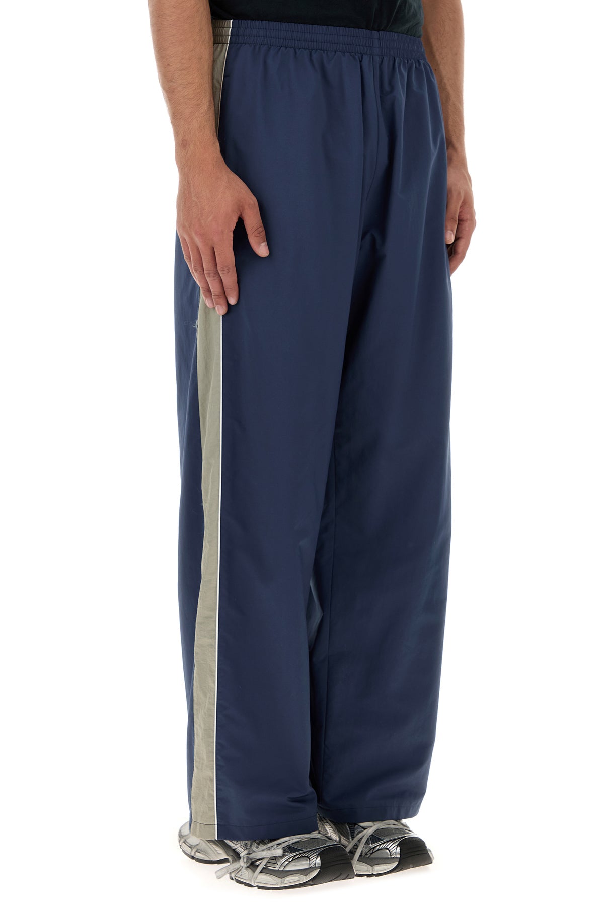 2000018580998_3