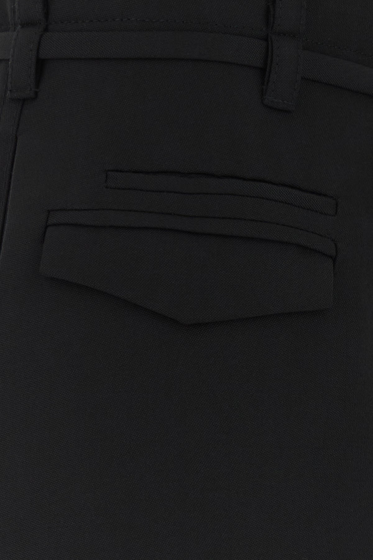 2000018711583_5