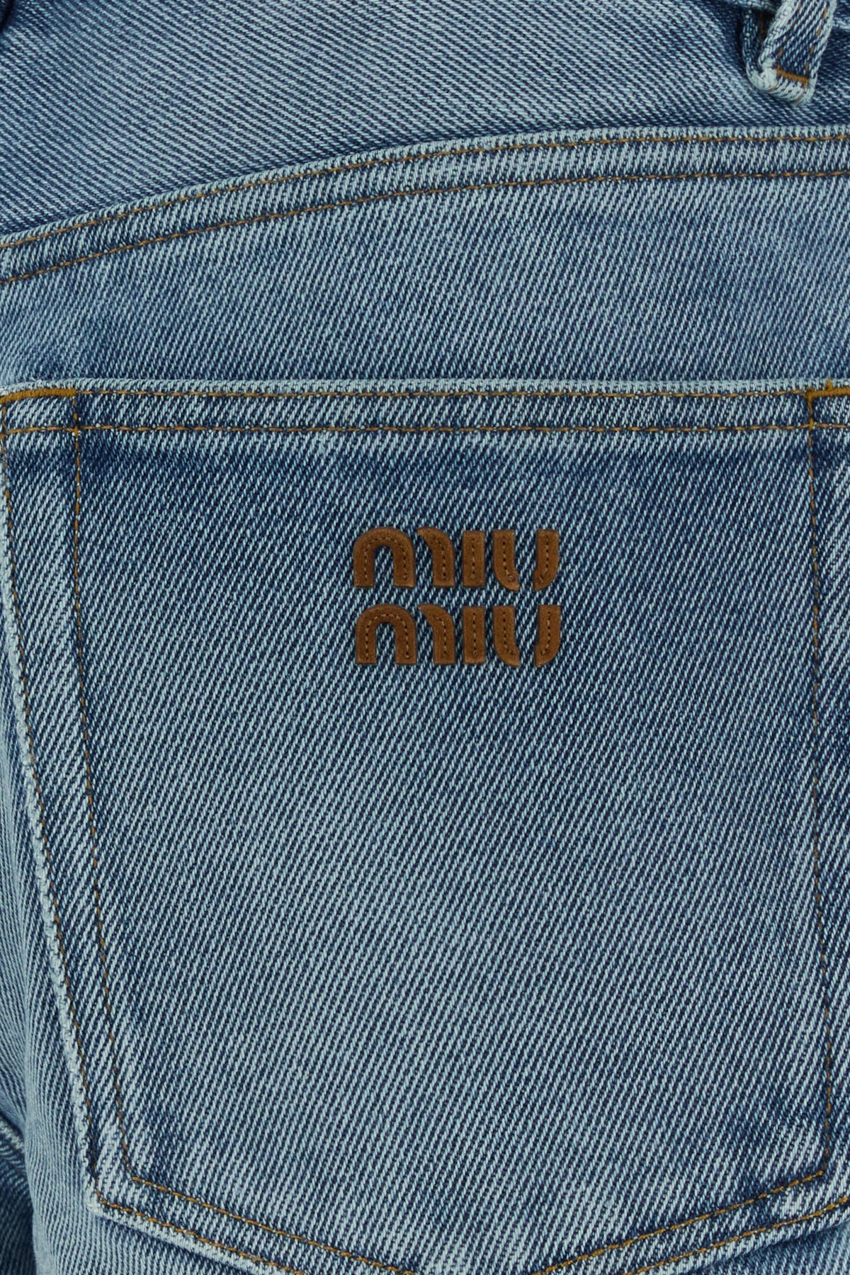 2000018815809_5