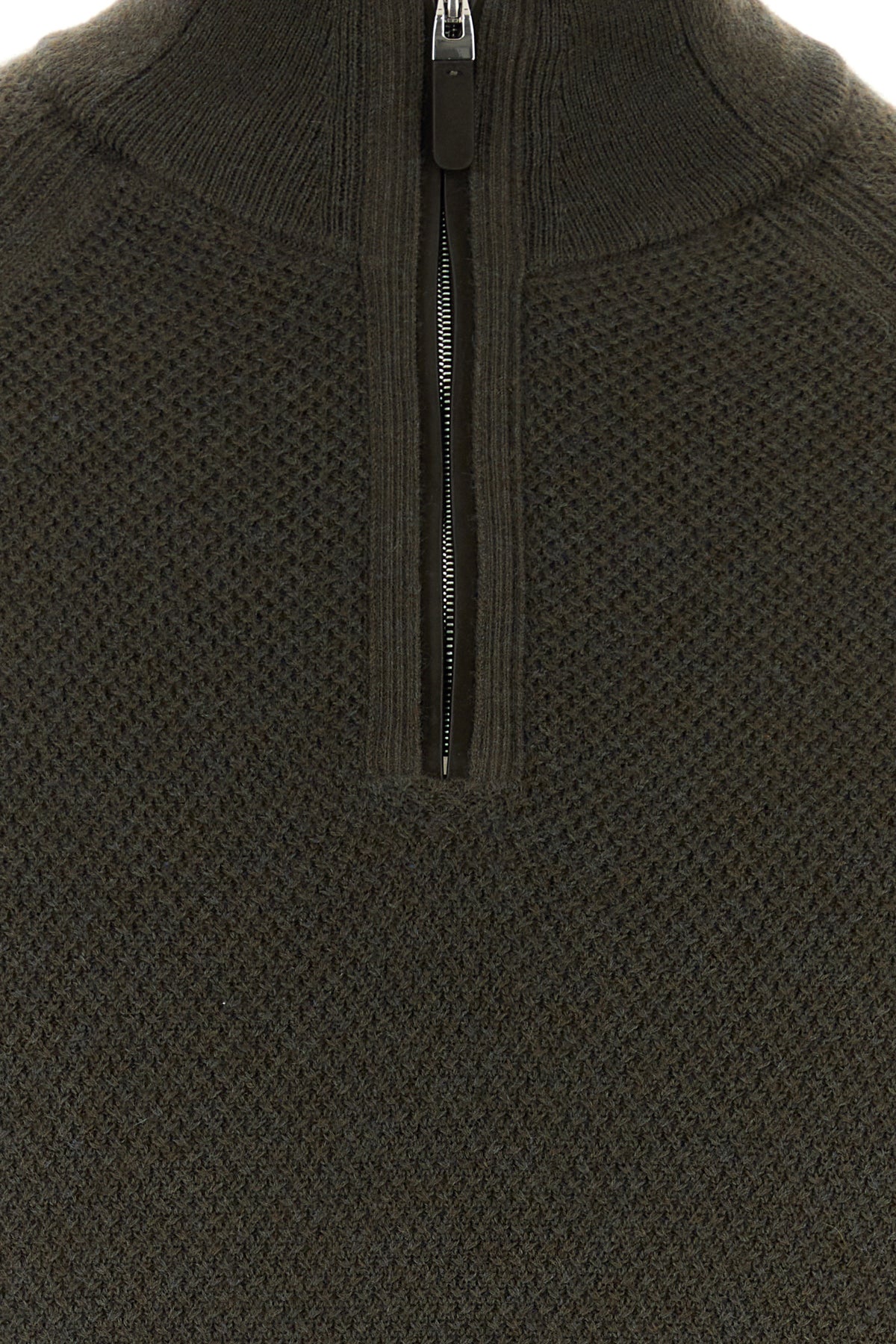 2000019374800_5
