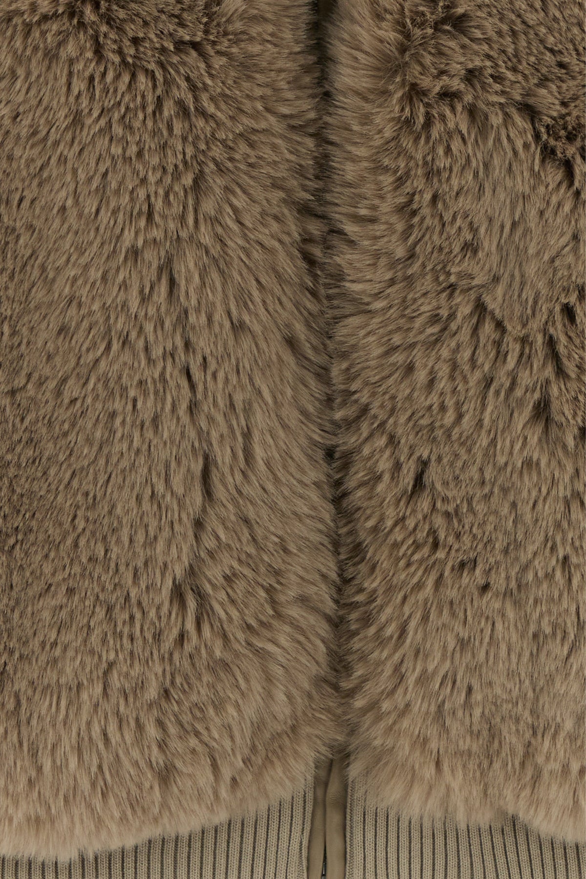 2000020823007_5
