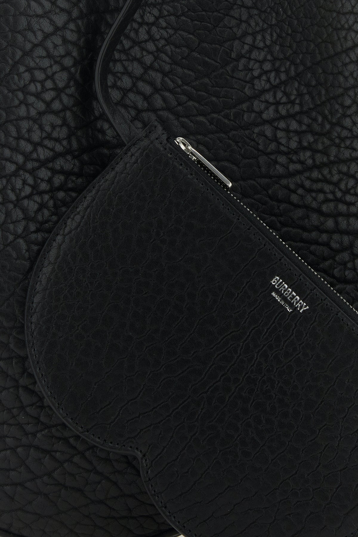 버버리 블랙 레더 미디엄 Chess 숄더백 8077576 A1189