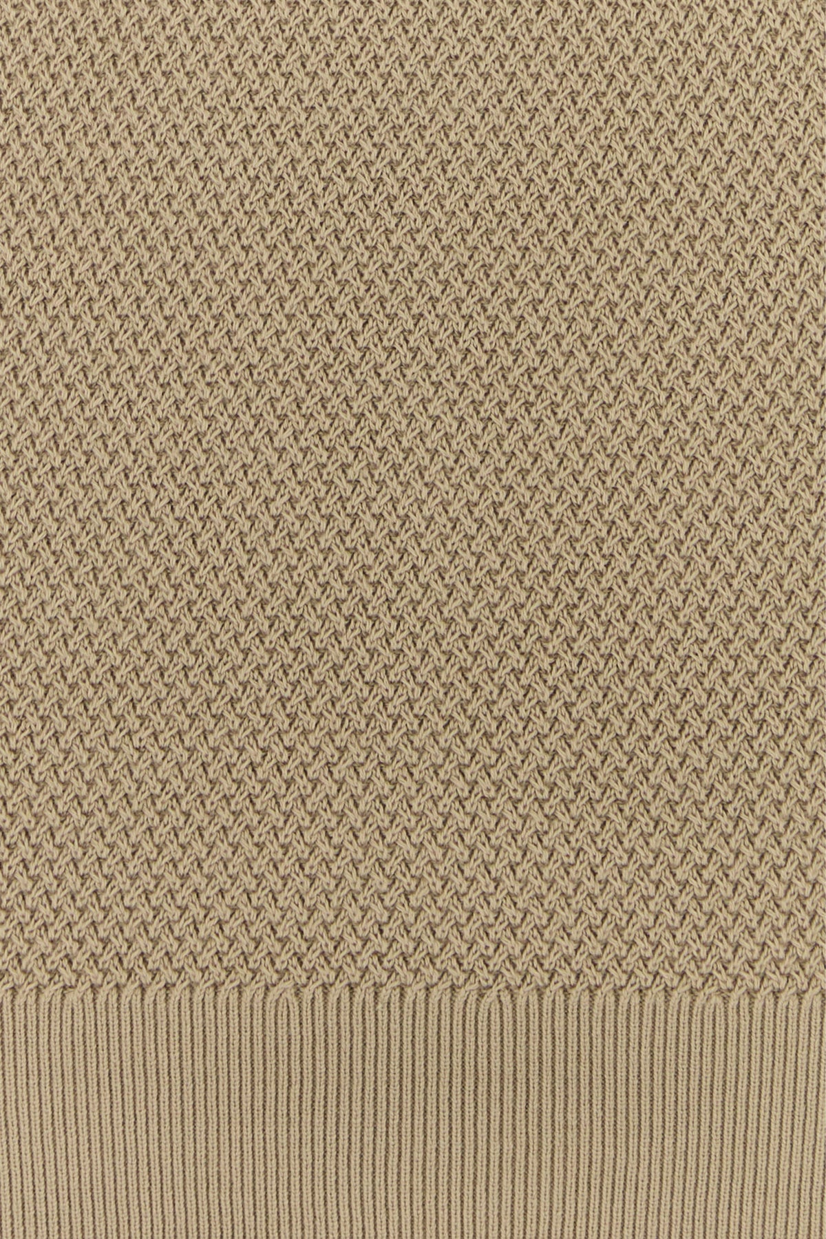 2000017887968_5