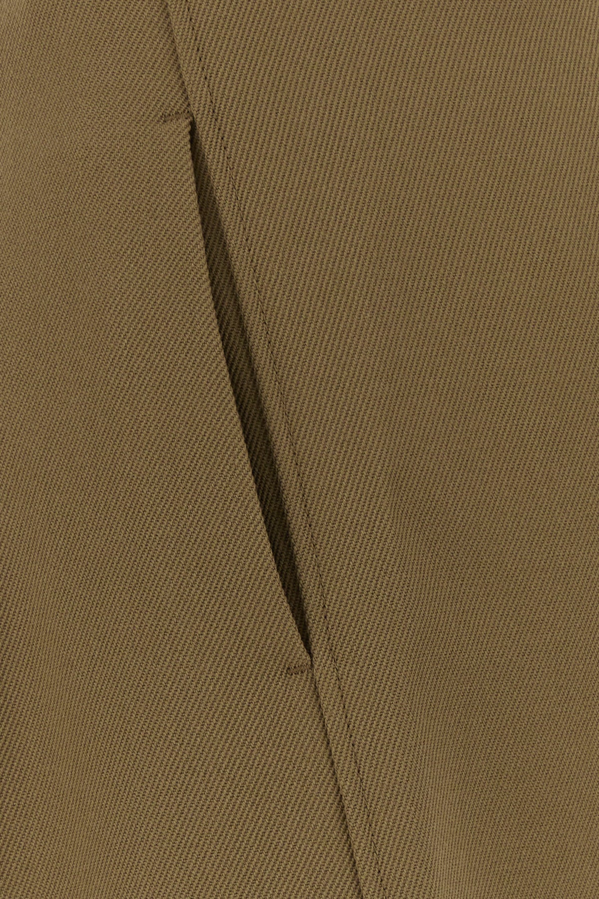 2000018001776_5