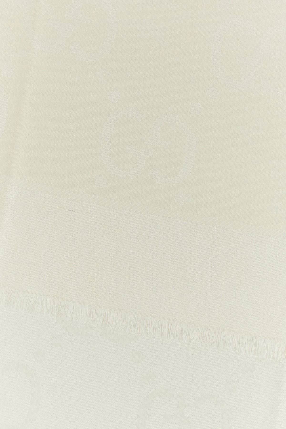 2000018100363_2