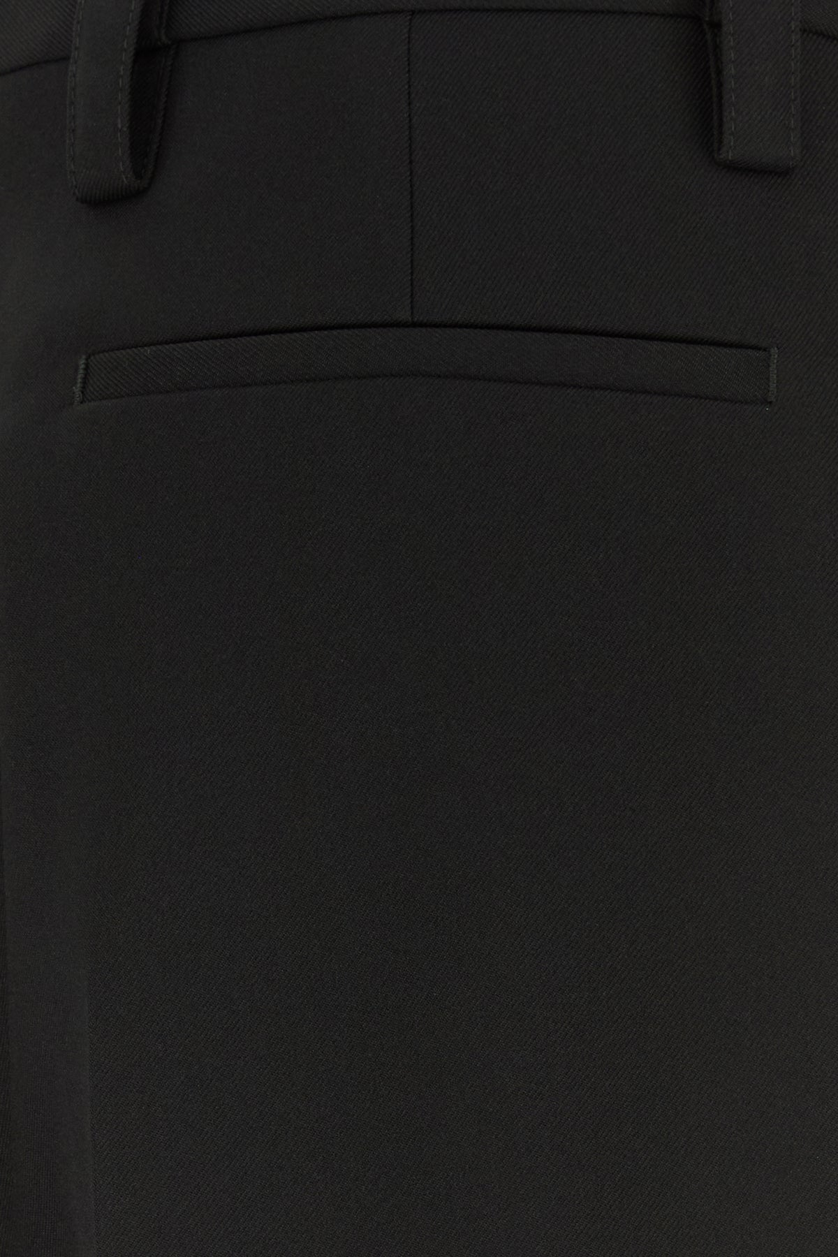 2000018182673_5