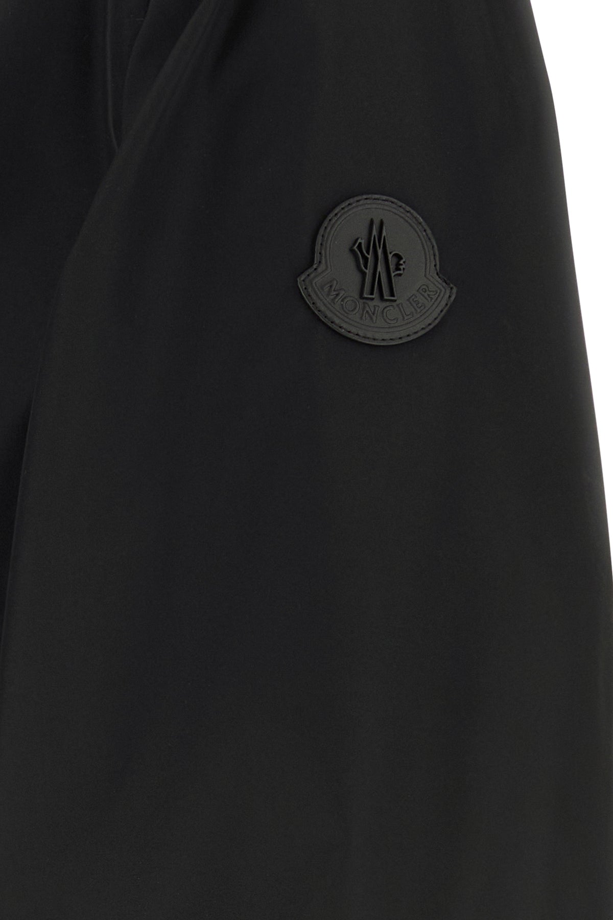 2000018225103_5