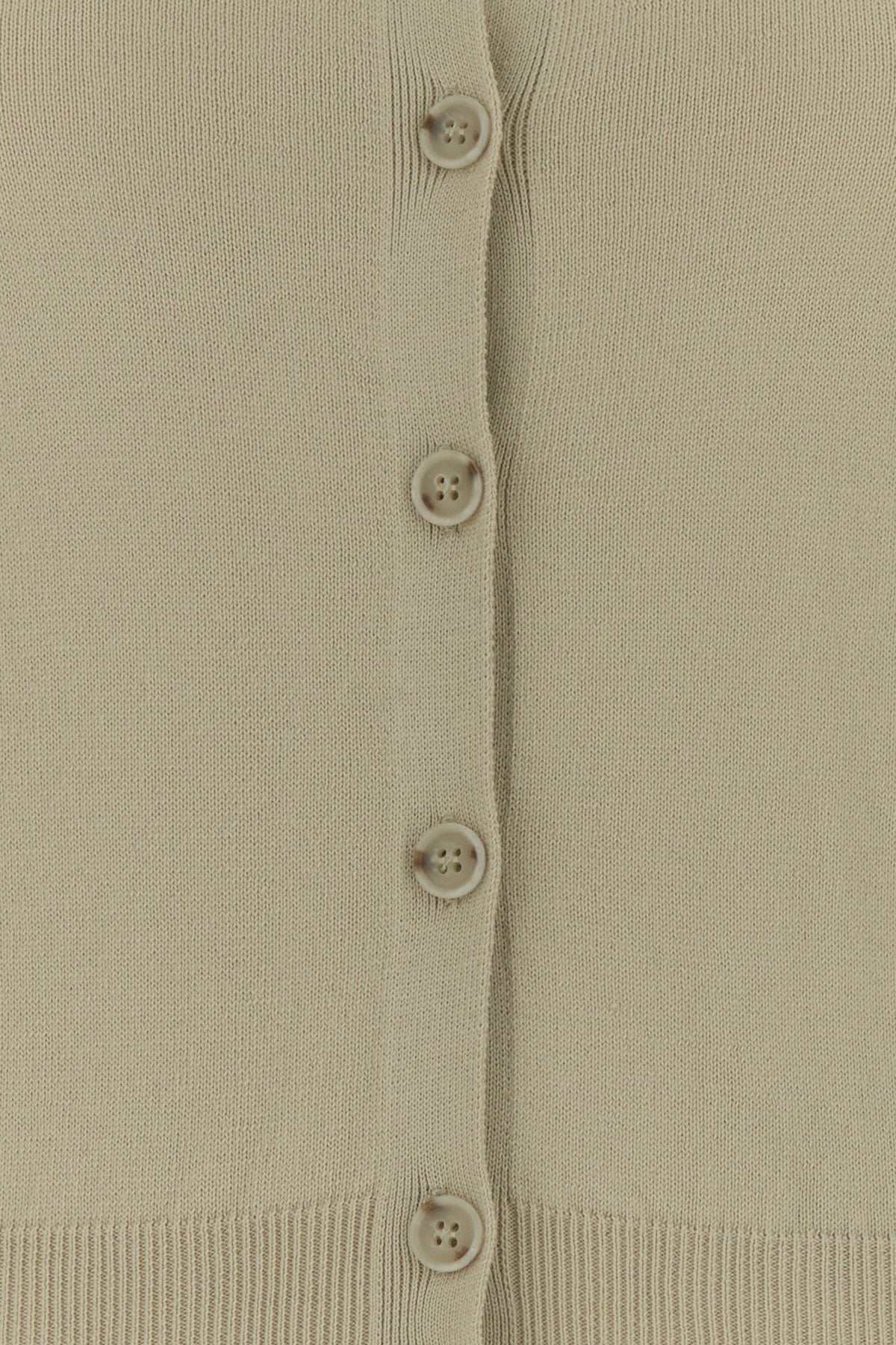 2000018273210_5