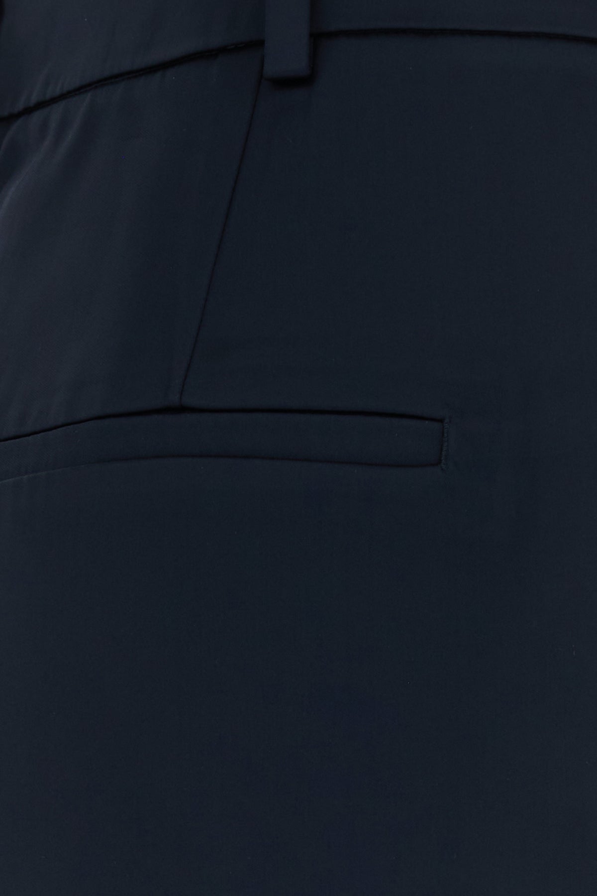 2000018282700_5