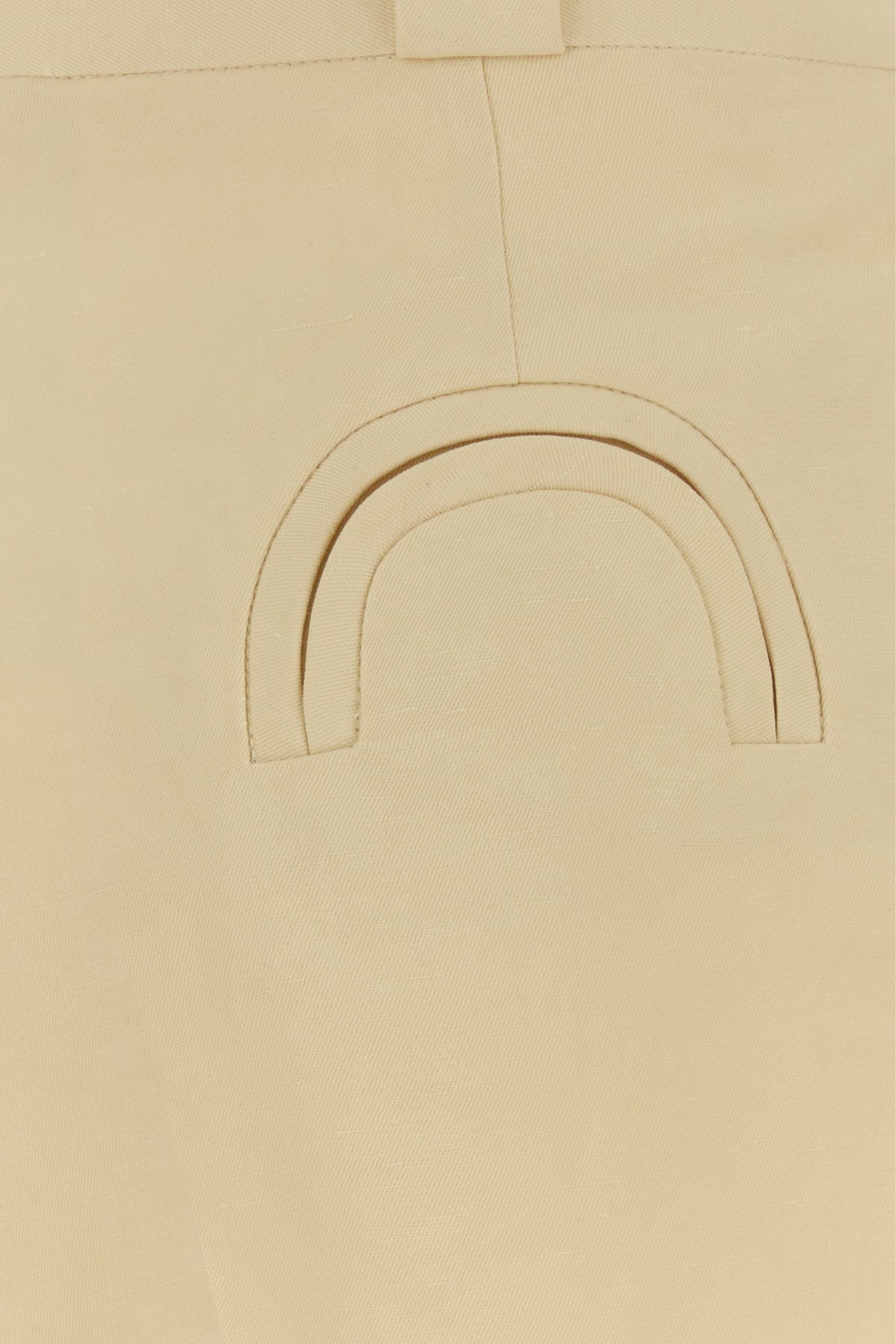 2000018561843_5
