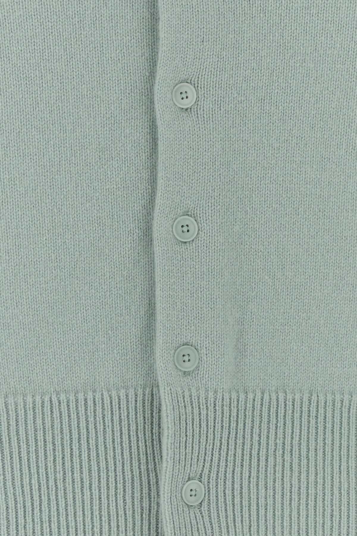 2000018734599_5