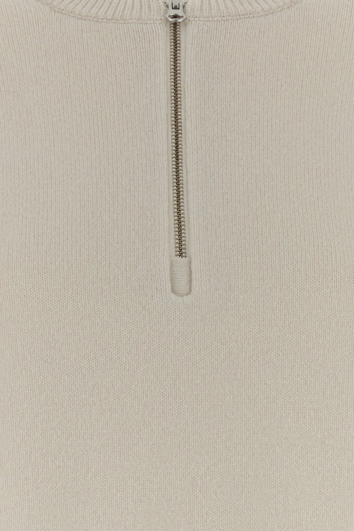 2000018734681_5