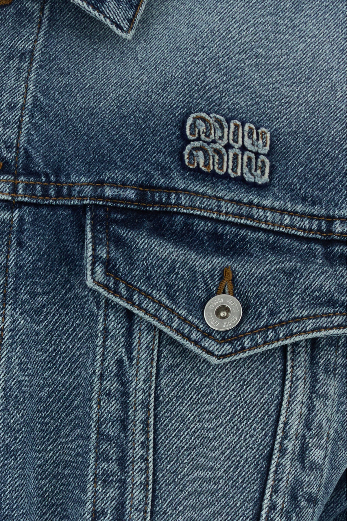 2000018815557_5