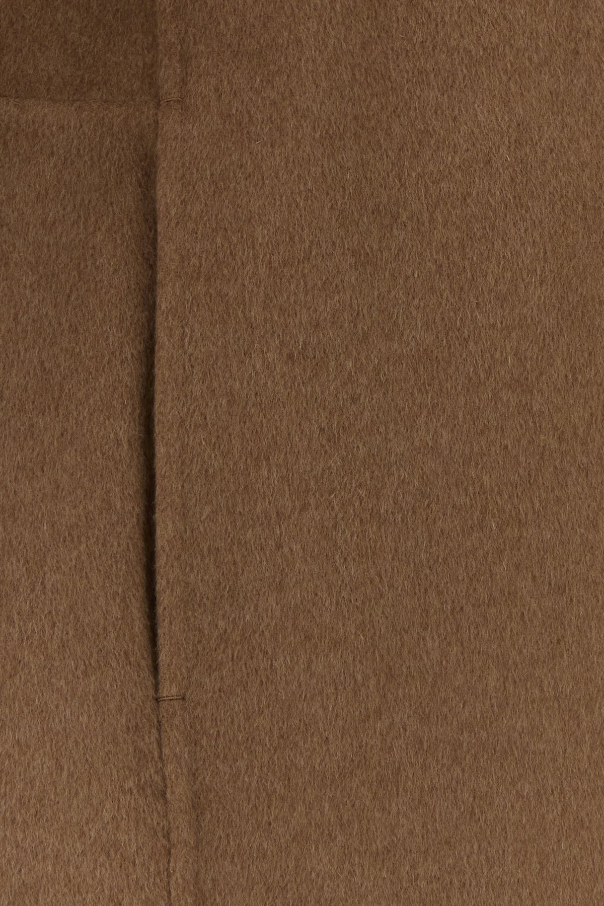 2000019043904_5