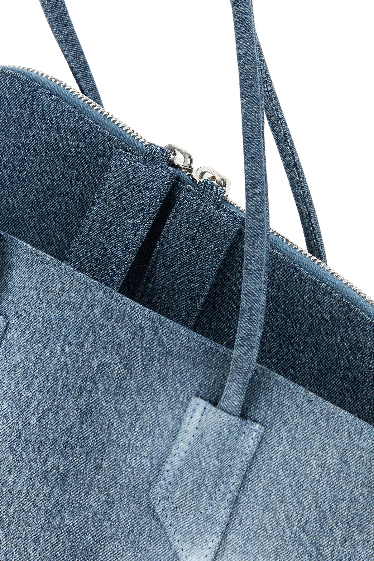 2000019663379_4